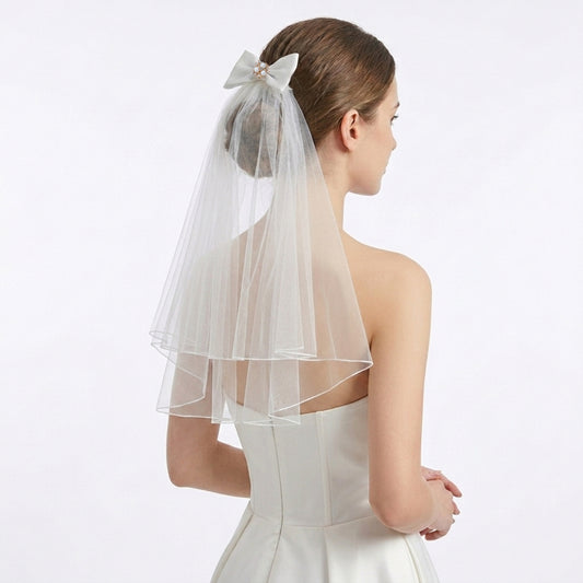 HJZHII White Short Wedding Veil, Bride Veil Pearl Bride Veils with Bow 20''Short White Bachelorette Veils Wedding Accessories(Hair clip style)